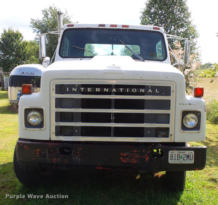 image for item K1134 1981 International semi truck