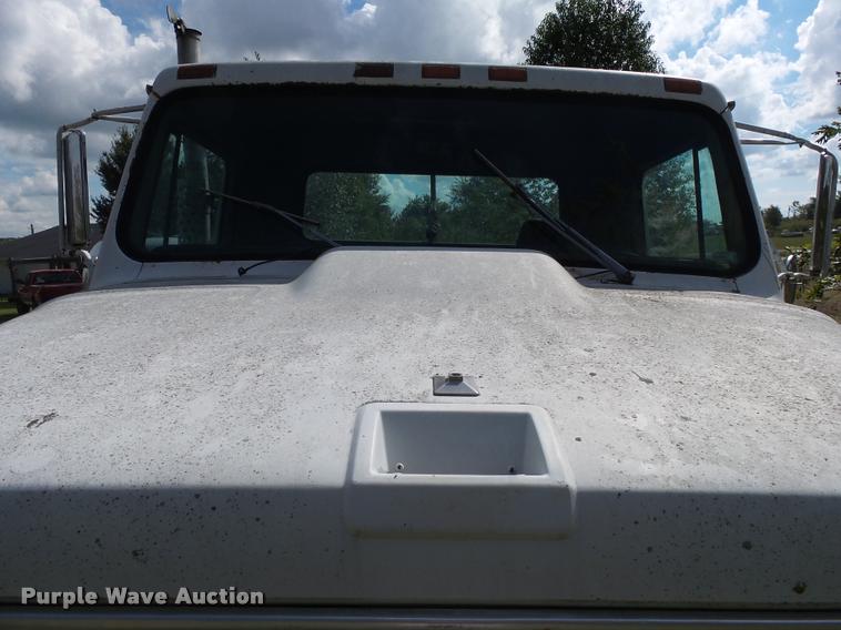 image for item K1134 1981 International semi truck