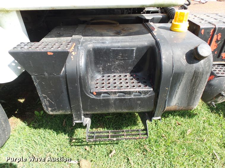 image for item K1134 1981 International semi truck