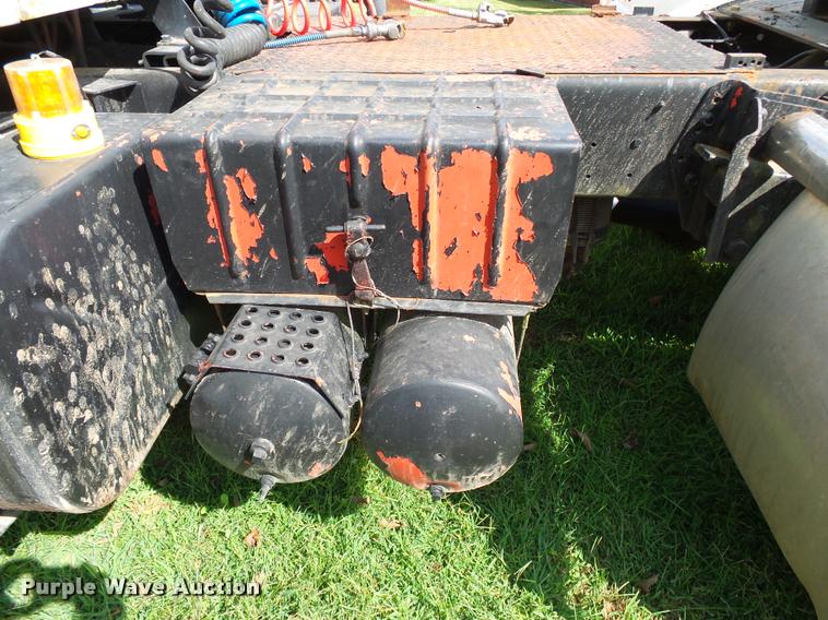 image for item K1134 1981 International semi truck