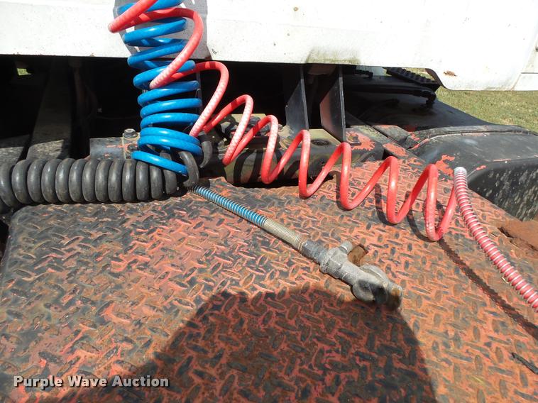 image for item K1134 1981 International semi truck