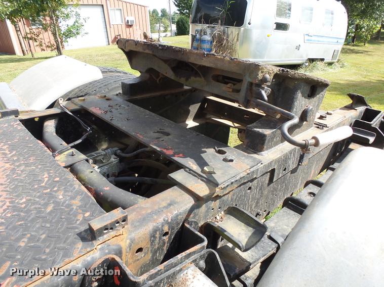 image for item K1134 1981 International semi truck