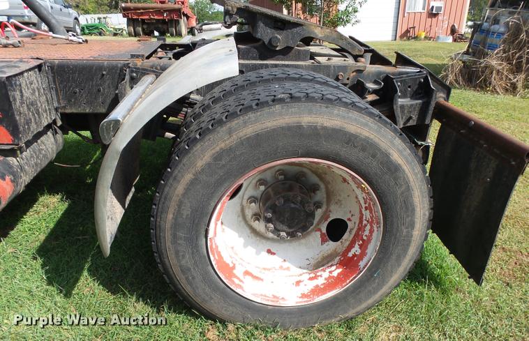 image for item K1134 1981 International semi truck