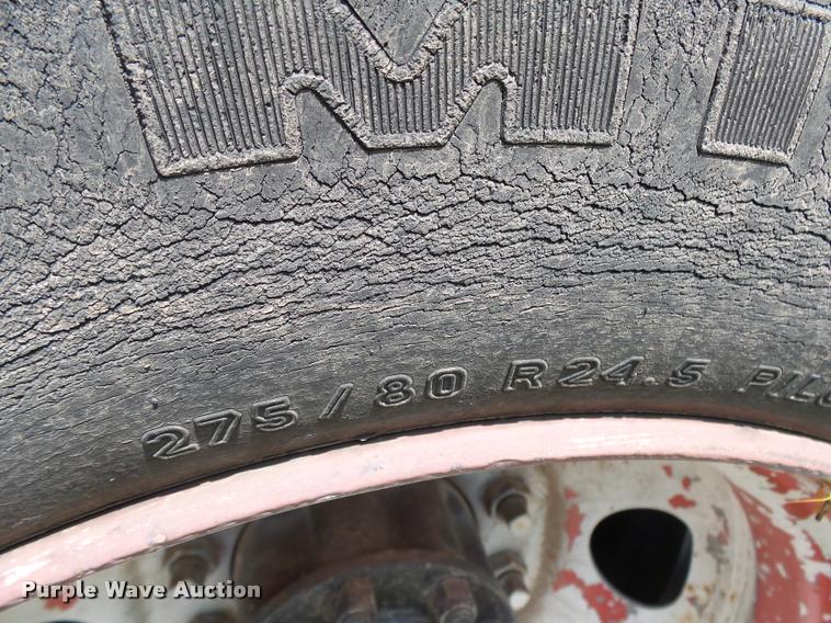 image for item K1134 1981 International semi truck