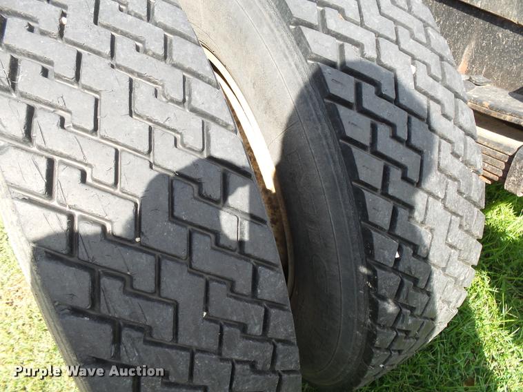 image for item K1134 1981 International semi truck