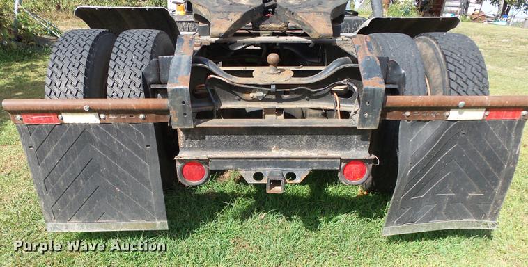 image for item K1134 1981 International semi truck