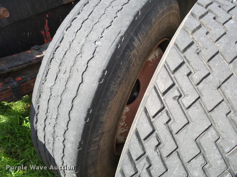 image for item K1134 1981 International semi truck