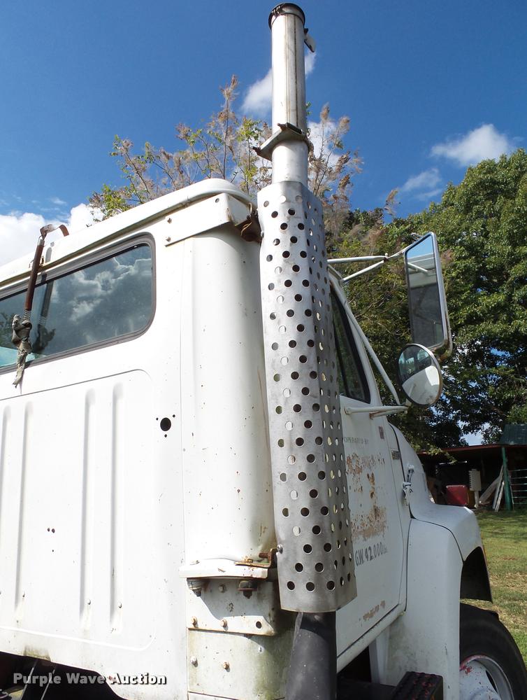 image for item K1134 1981 International semi truck