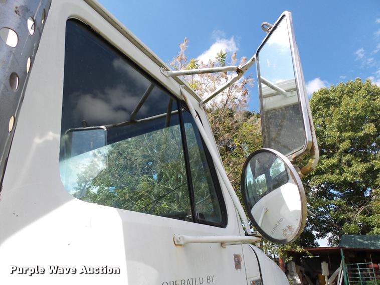 image for item K1134 1981 International semi truck