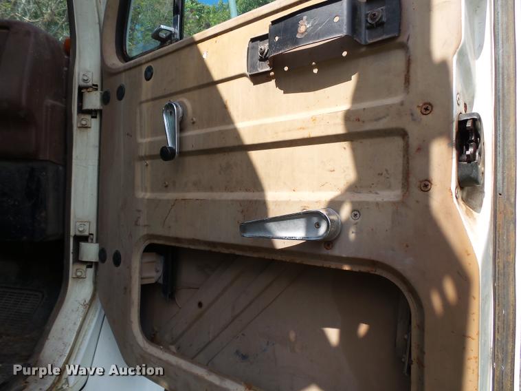 image for item K1134 1981 International semi truck