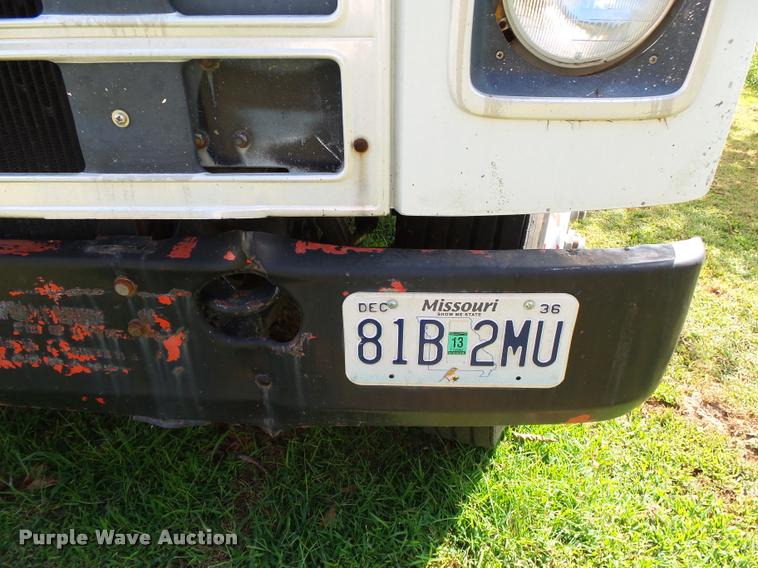 image for item K1134 1981 International semi truck