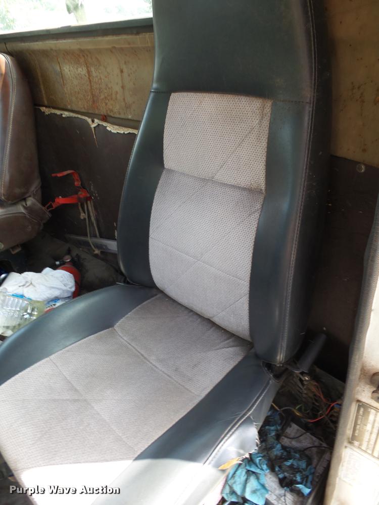 image for item K1134 1981 International semi truck