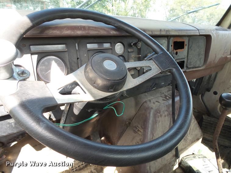 image for item K1134 1981 International semi truck