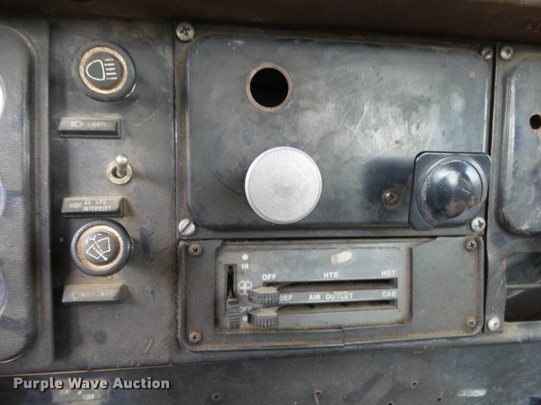 image for item K1134 1981 International semi truck