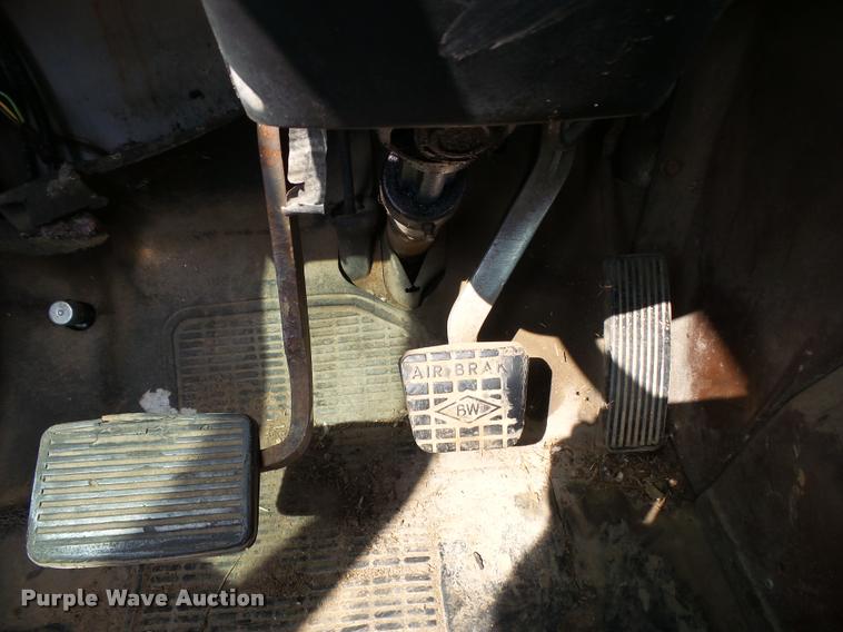 image for item K1134 1981 International semi truck