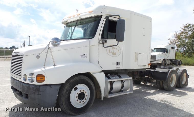 image for item K1135 2003 Freightliner ST120 semi truck