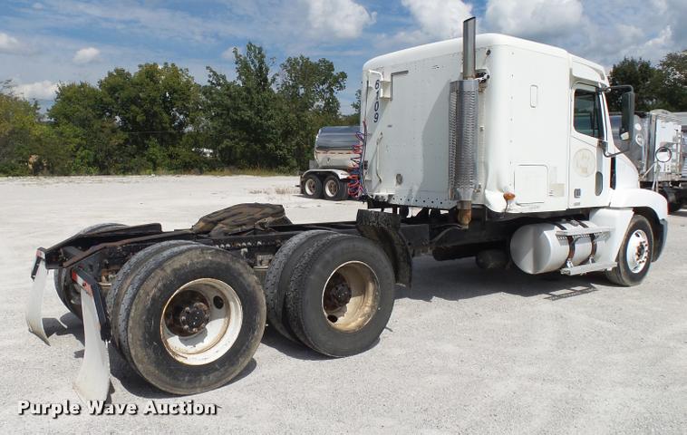 image for item K1135 2003 Freightliner ST120 semi truck