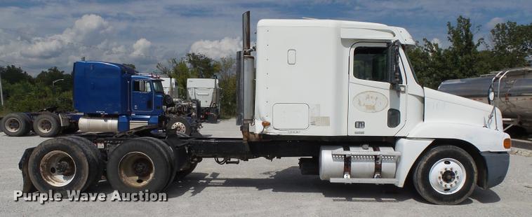 image for item K1135 2003 Freightliner ST120 semi truck