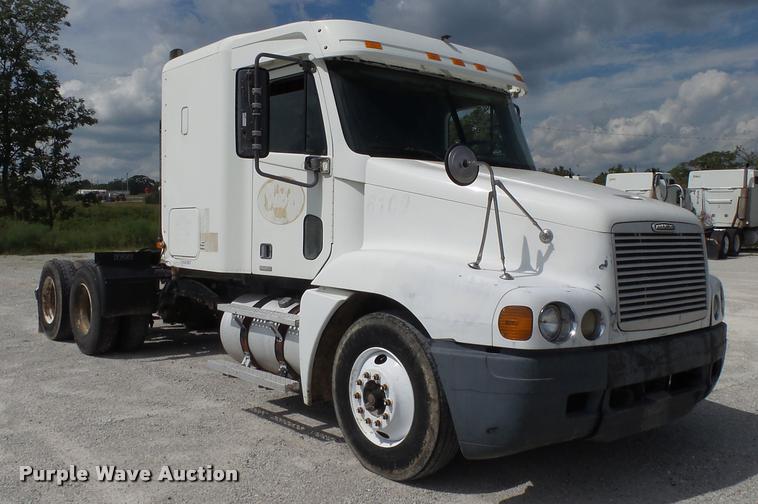 image for item K1135 2003 Freightliner ST120 semi truck