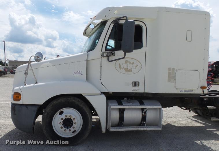 image for item K1135 2003 Freightliner ST120 semi truck