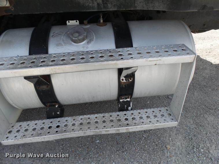 image for item K1135 2003 Freightliner ST120 semi truck