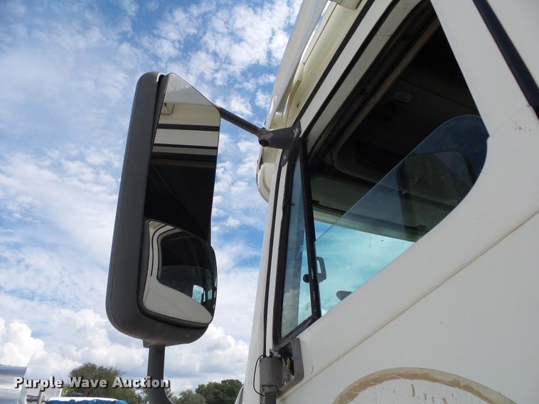 image for item K1135 2003 Freightliner ST120 semi truck