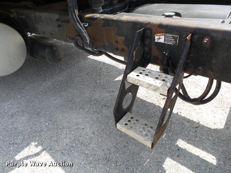 image for item K1135 2003 Freightliner ST120 semi truck