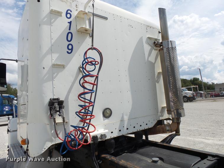 image for item K1135 2003 Freightliner ST120 semi truck