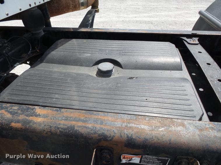 image for item K1135 2003 Freightliner ST120 semi truck