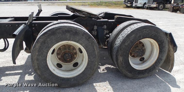 image for item K1135 2003 Freightliner ST120 semi truck