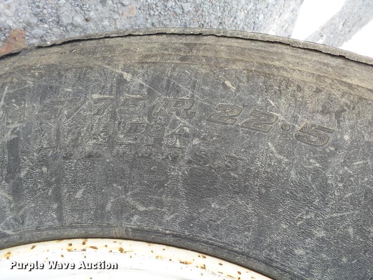 image for item K1135 2003 Freightliner ST120 semi truck