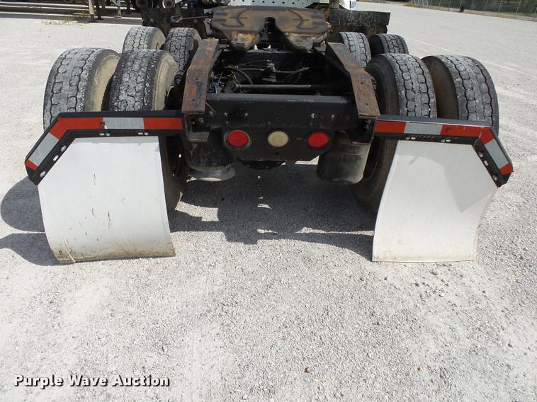 image for item K1135 2003 Freightliner ST120 semi truck