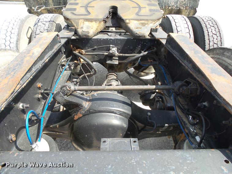 image for item K1135 2003 Freightliner ST120 semi truck