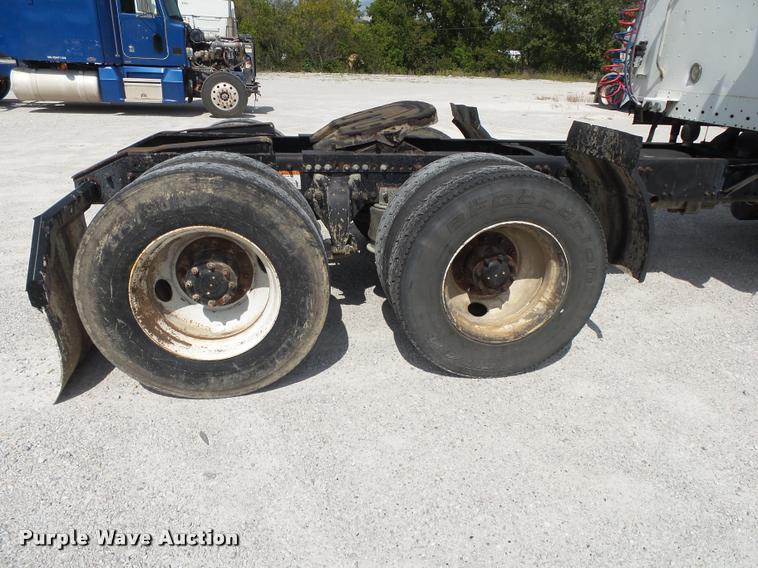 image for item K1135 2003 Freightliner ST120 semi truck