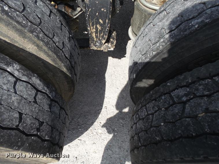 image for item K1135 2003 Freightliner ST120 semi truck