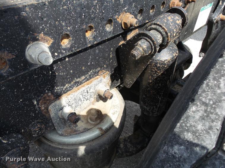 image for item K1135 2003 Freightliner ST120 semi truck