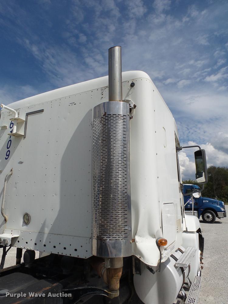 image for item K1135 2003 Freightliner ST120 semi truck