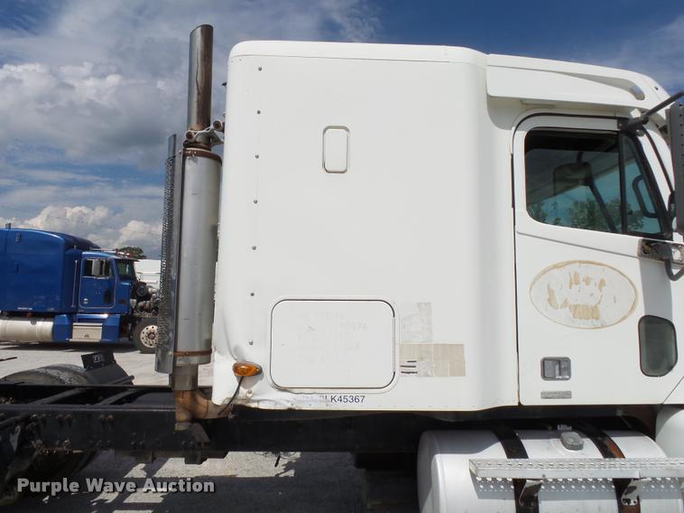 image for item K1135 2003 Freightliner ST120 semi truck