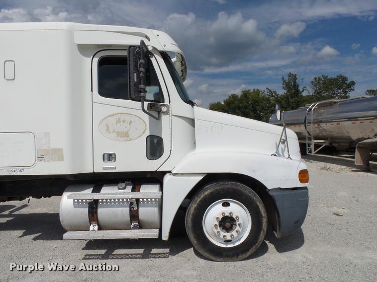 image for item K1135 2003 Freightliner ST120 semi truck