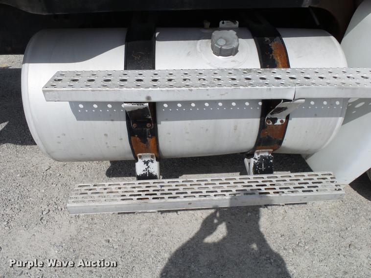 image for item K1135 2003 Freightliner ST120 semi truck