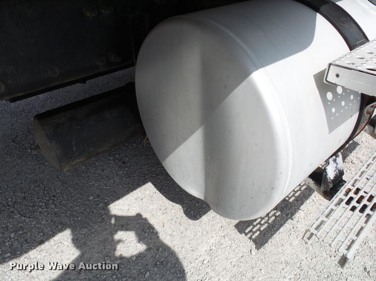 image for item K1135 2003 Freightliner ST120 semi truck