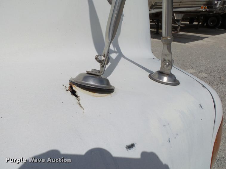 image for item K1135 2003 Freightliner ST120 semi truck