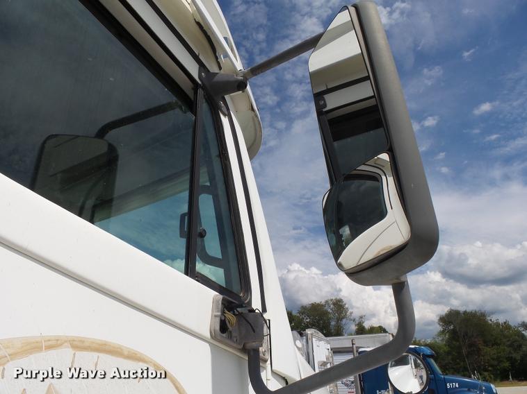 image for item K1135 2003 Freightliner ST120 semi truck