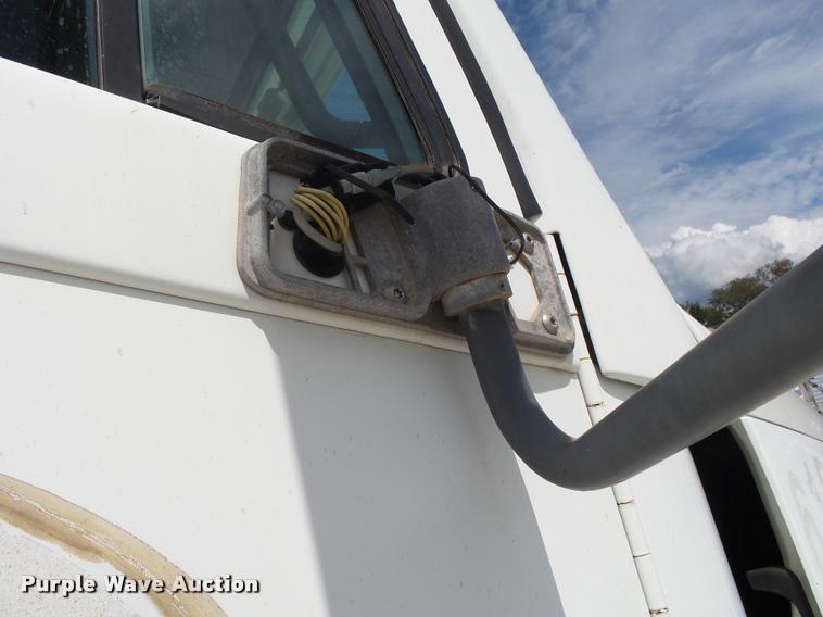 image for item K1135 2003 Freightliner ST120 semi truck