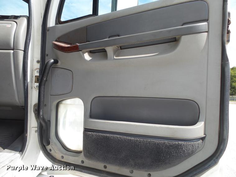 image for item K1135 2003 Freightliner ST120 semi truck