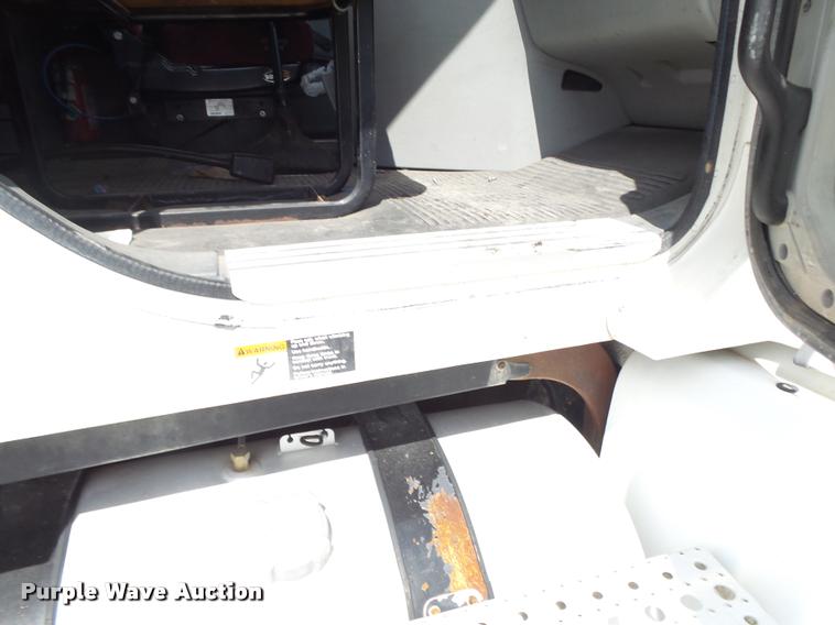 image for item K1135 2003 Freightliner ST120 semi truck