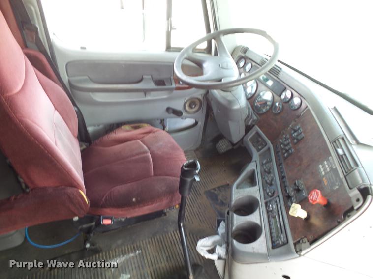 image for item K1135 2003 Freightliner ST120 semi truck