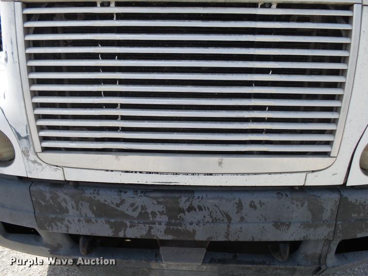 image for item K1135 2003 Freightliner ST120 semi truck