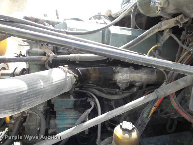 image for item K1135 2003 Freightliner ST120 semi truck