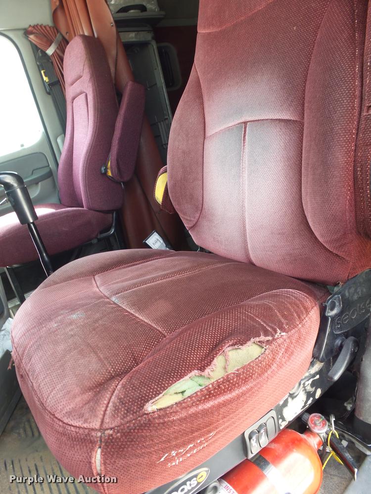 image for item K1135 2003 Freightliner ST120 semi truck